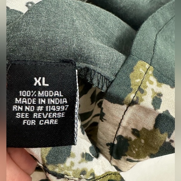 Tolani Collection Button Blouse Tab Sleeves Forest Green & Taupe Animal … - Picture 6 of 6